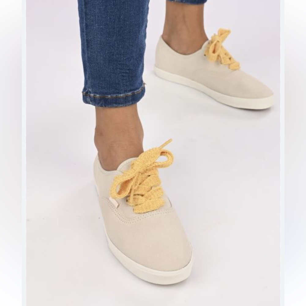 Vans Authentic Fat Lace Lowpro Yarrow Sneakers. Unisex. MSRP $90